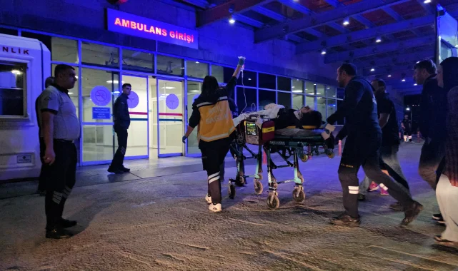 Sokak ortasında bıçaklı kavga: 18 yaşındaki genç yaralandı