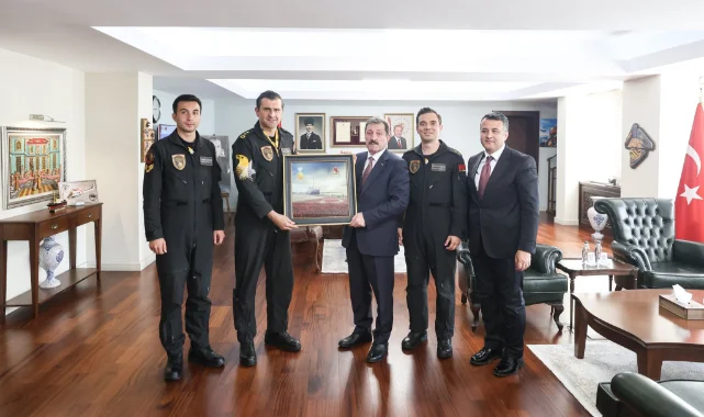 SOLOTÜRK pilotlarından Samsun Valisi Orhan Tavlı'ya ziyaret