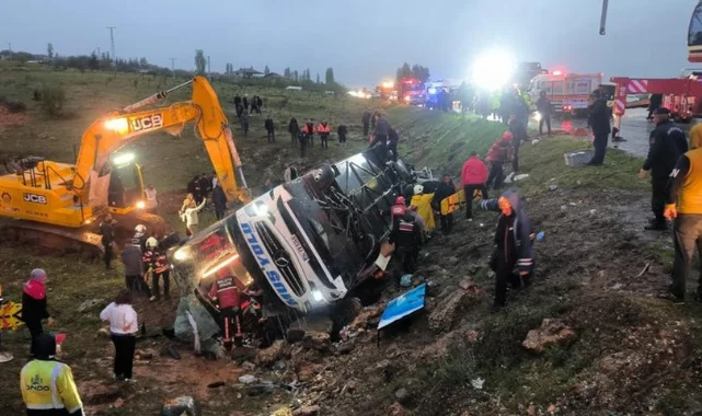 Son Dakika! Yolcu Otobüsü Şarampole Devrildi: Çok Sayıda Ölü ve Yaralı Var