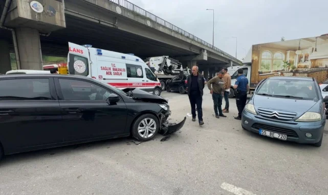 Tekkeköy'de iki otomobil çarpıştı: 2 yaralı