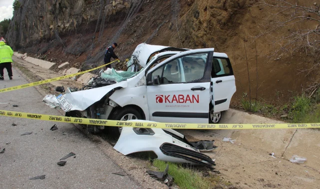 Tırla Çarpışan Hafif Ticari Araçta 2 Yaralı