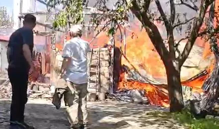 Tokat'ta bir evin müştemilatında yangın çıktı