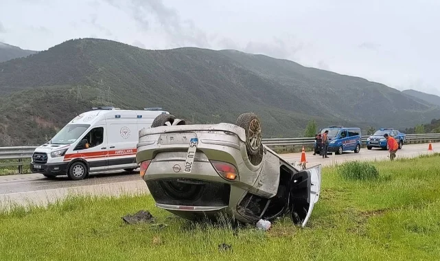 Tokat'ta devrilen otomobildeki 5 kişi yaralandı