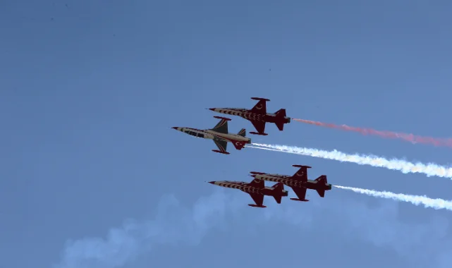 Türk Yıldızları, Çorum'da gösteri uçuşu yaptı