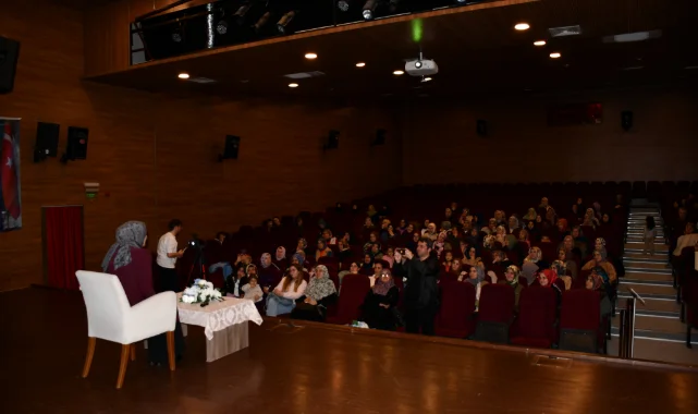 Vezirköprü'de "Şuurlu aileler, şuurlu nesiller" söyleşisi düzenlendi