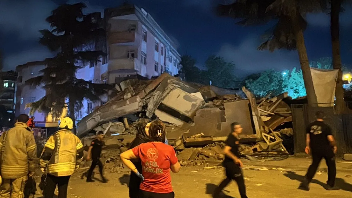 6 katlı bina saniyeler içinde yıkıldı