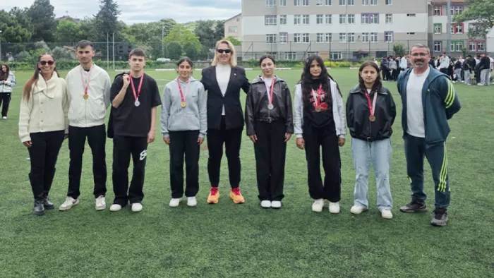 Alaçam'da gençlik haftası atletizm yarışmaları tamamlandı
