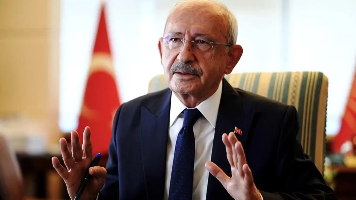 CHP’de genel başkanlık yarışı başladı: İlk adaylığını açıklayan isim belli oldu