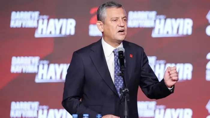 CHP'de Özgür Özel kanadı olağanüstü kurultay için imza sürecini başlattı