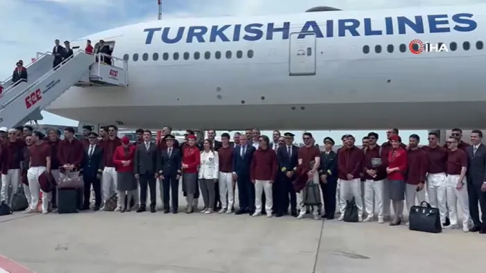 Dünya Kupası heyecanı başladı: Milliler ABD'ye uğurlandı