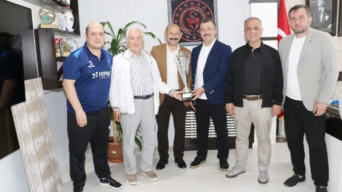 İkincilik kupası Dereci'ye hediye