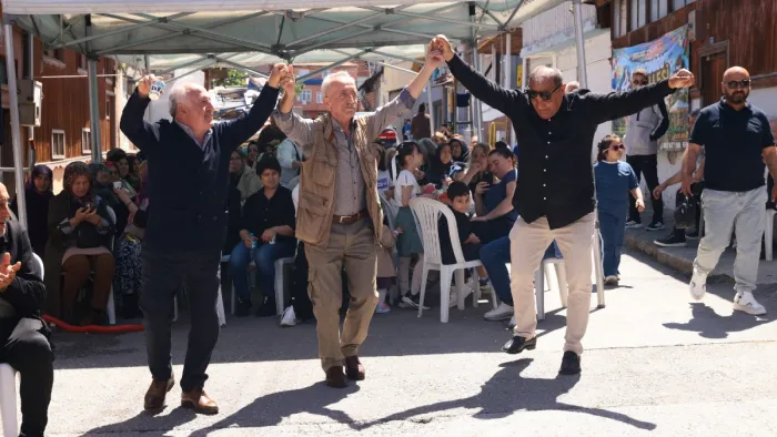 İlkadım'da Başkan İhsan Kurnaz'dan Kökçüoğlu Mahallesi'ne ve esnafa ziyaret