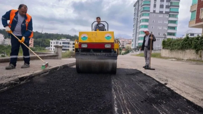 İlkadım'da bozuk yollar yenileniyor