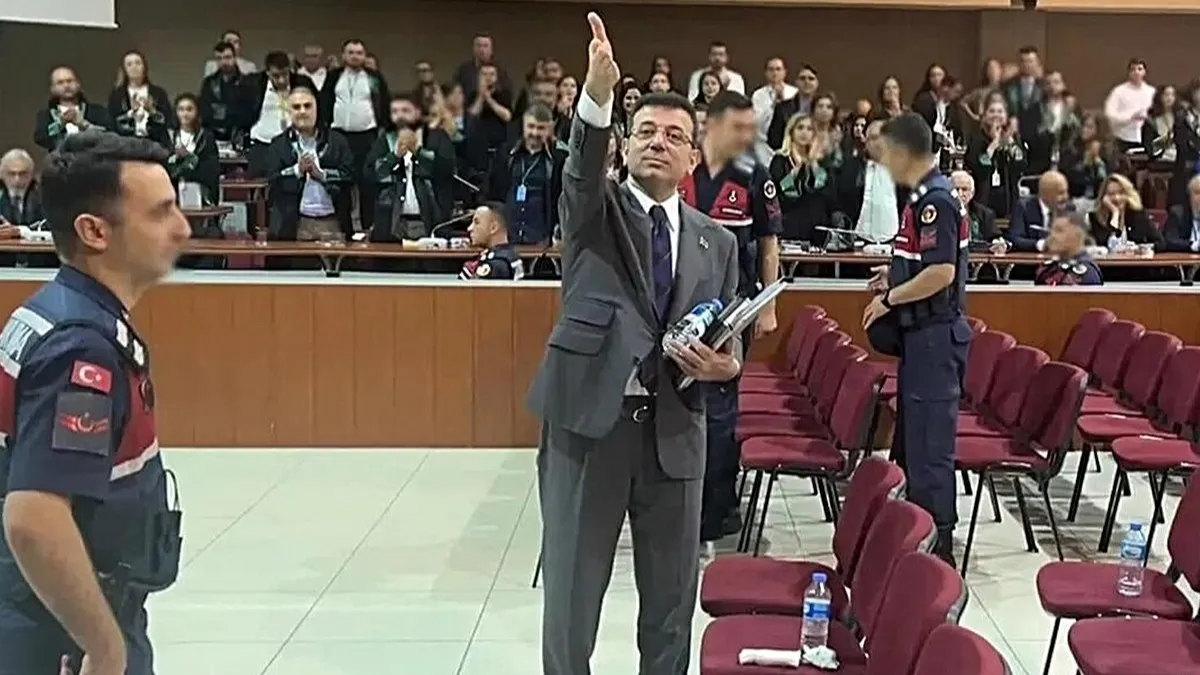 İmamoğlu karar sonrası tepki gösterdi: Hakim salondan çıkarttırdı