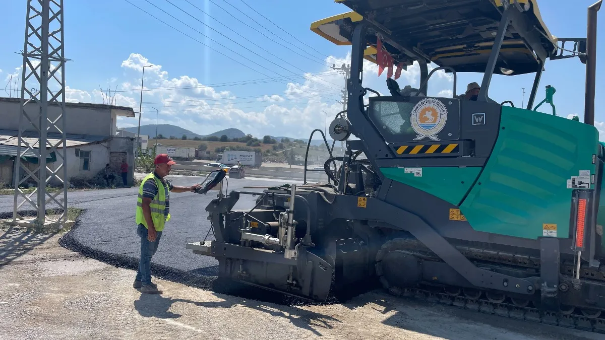 Kavak Devlet Hastanesi yolu sıcak asfaltla yenileniyor