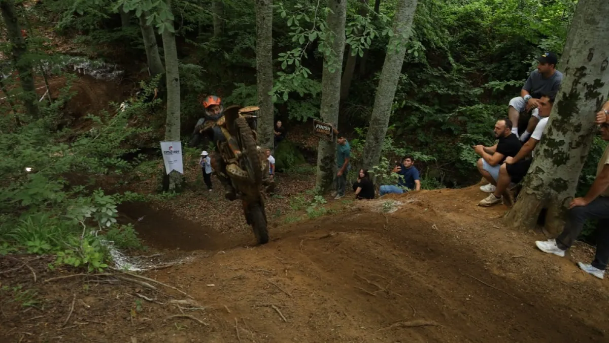 Nebiyan’da motokros heyecanı! Adrenalin zirve yaptı