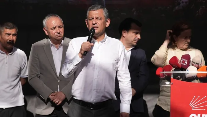 Özgür Özel olağanüstü kurultay için gerekli imzayı topladı