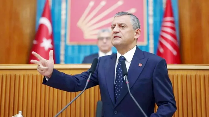 Özgür Özel siyasi senaryoları açıkladı: Felaket ihtimaline karşı ikinci parti gerekebilir