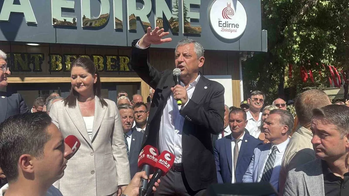 Özgür Özel’den Edirne’de dikkat çeken gaf: Yeni Parti yerine İYİ Parti dedi