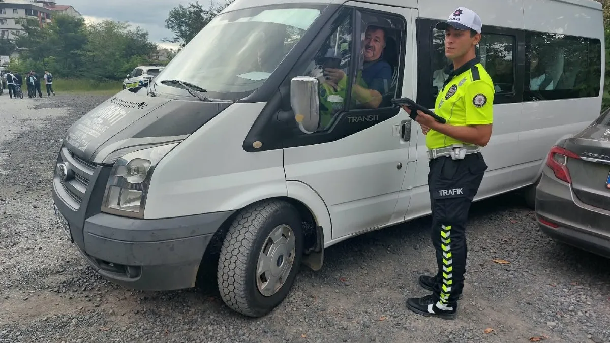 Salıpazarı’nda servis araçları mercek altında
