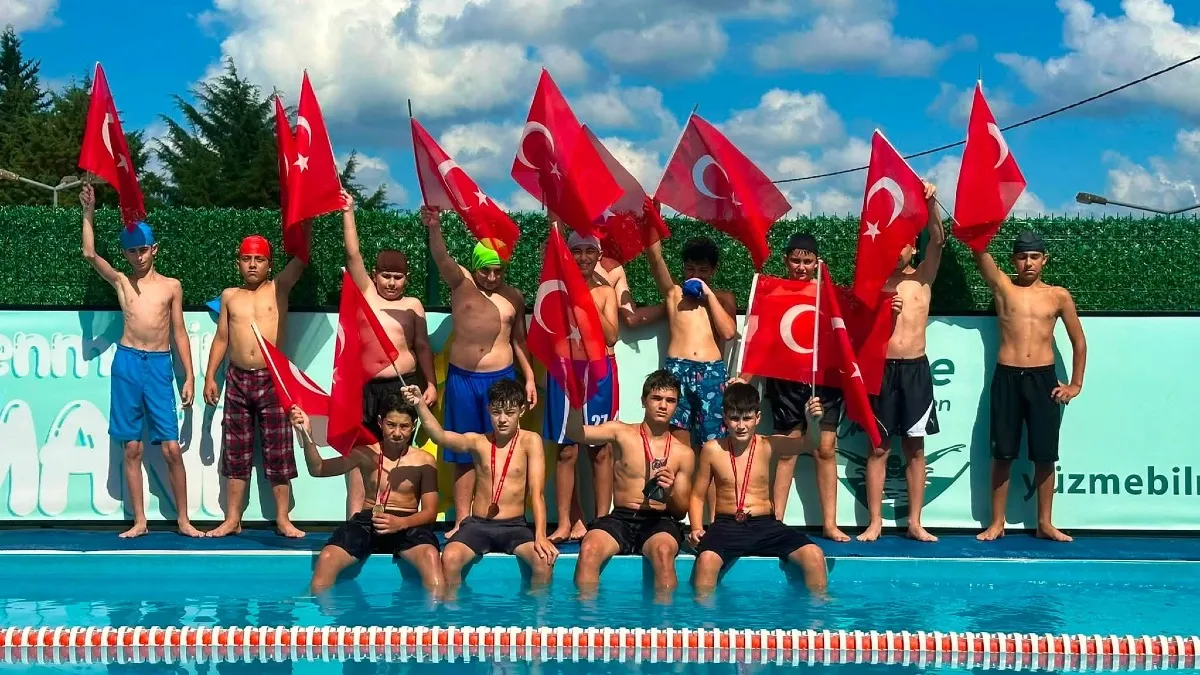 Salıpazarı'nda Zafer Bayramı dolu dolu kutlanıyor