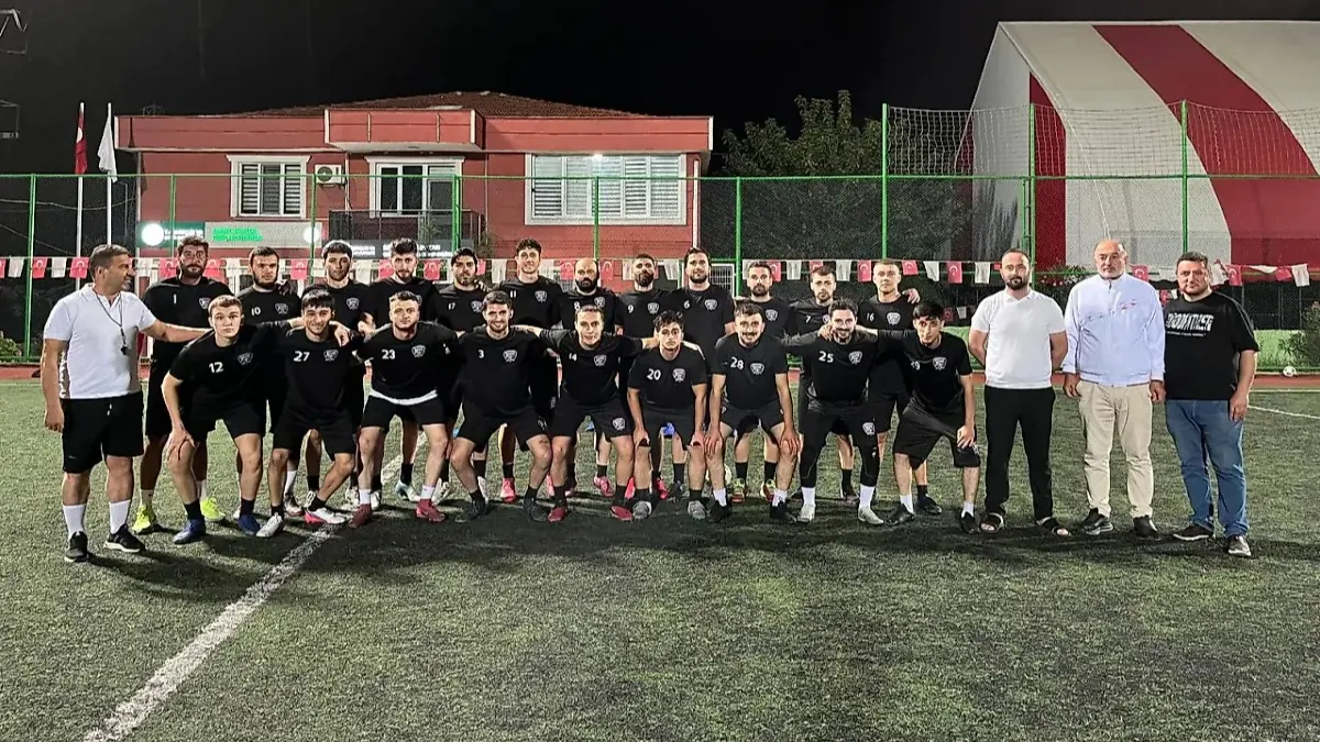 Salıpazarıspor sahaya indi