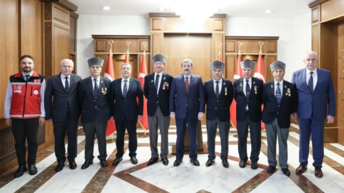 Samsun Valisi Tavlı gazilerle bir araya geldi