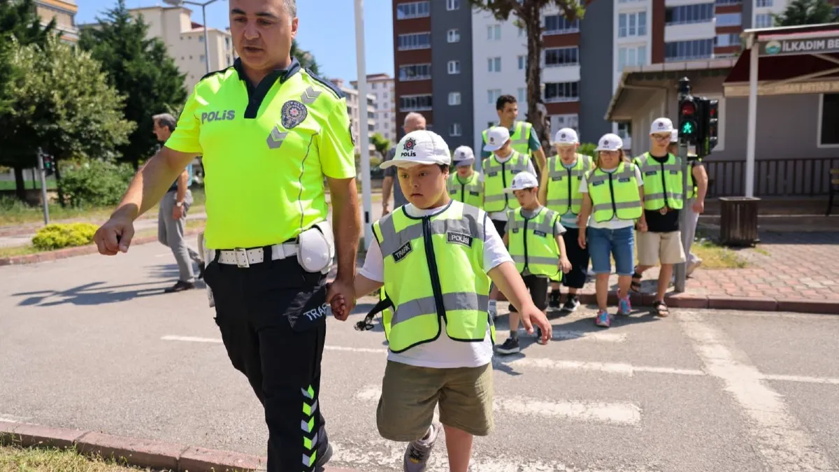 Samsun'da down sendromlu çocuklara uygulamalı trafik eğitimi