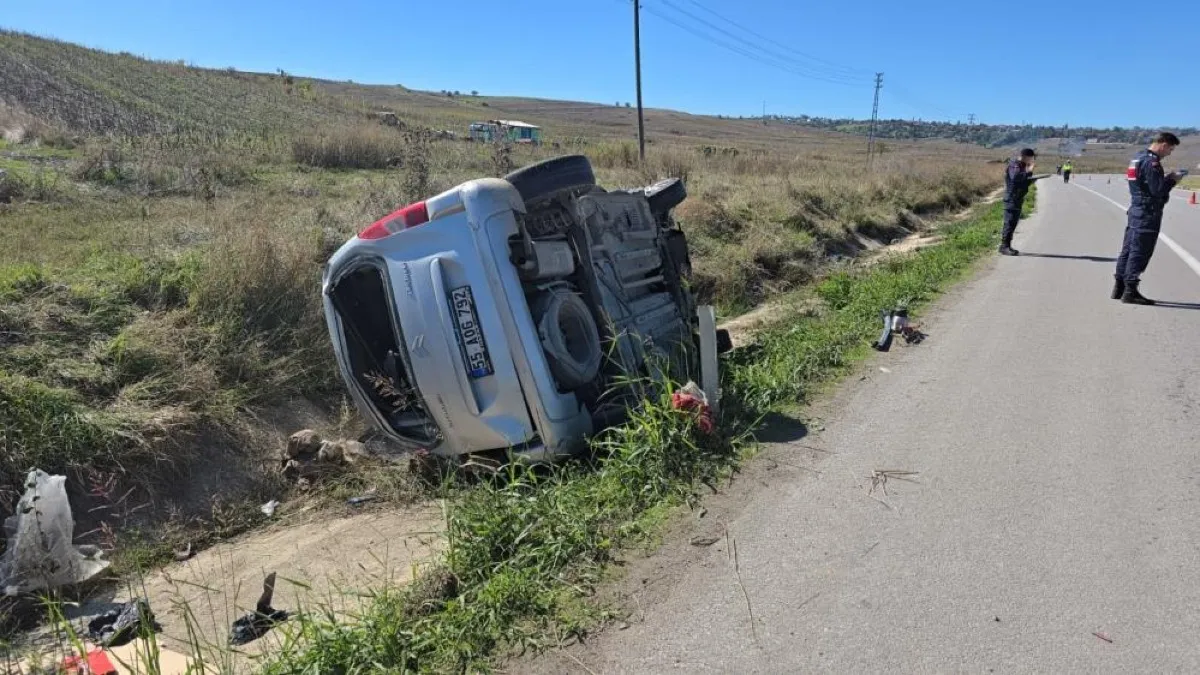 Samsun’da hafif ticari araç şarampole devrildi: 1 yaralı