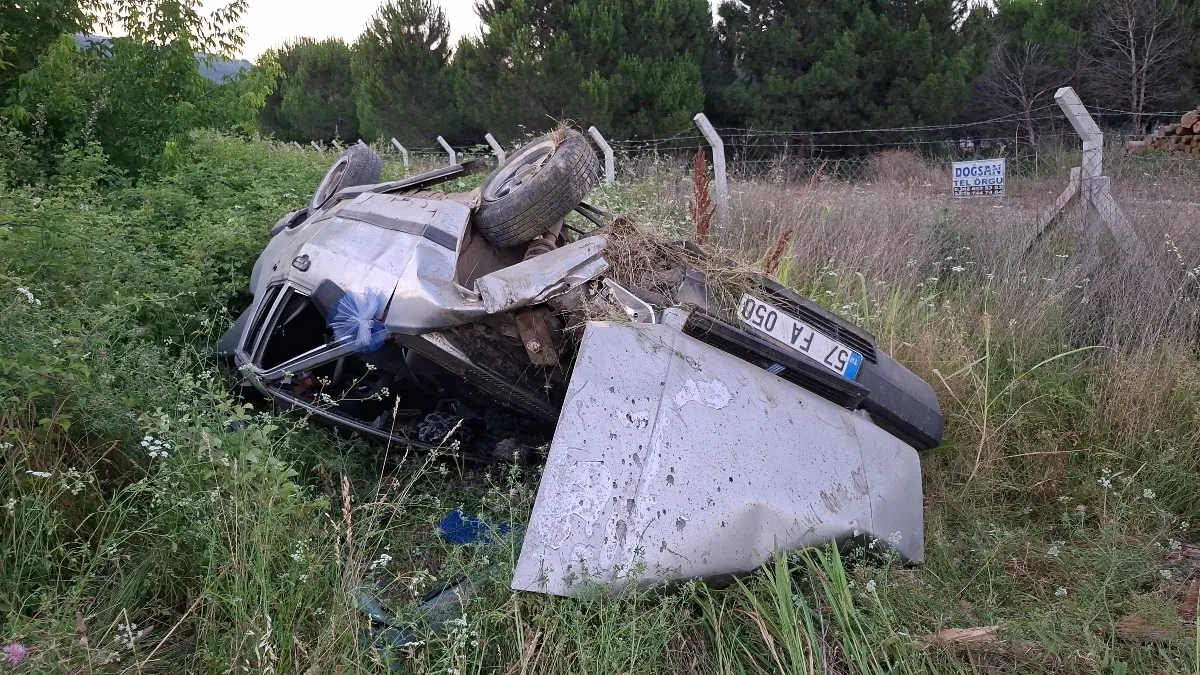 Samsun'da otomobil şarampole devrildi: 3 yaralı
