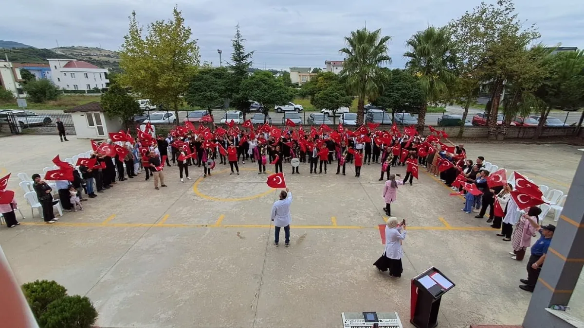 Samsun’da özel eğitim öğrencilerinden İlköğretim Haftası’na renkli kutlama