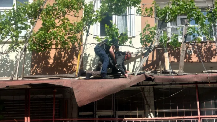 Samsun'da üzüm yaprağı toplarken düşen kişiyi itfaiye kurtardı