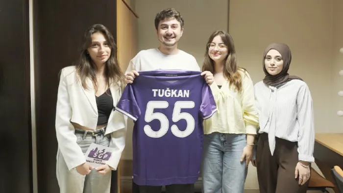 Sanatçı Tuğkan Samsun'da gençlerle buluştu