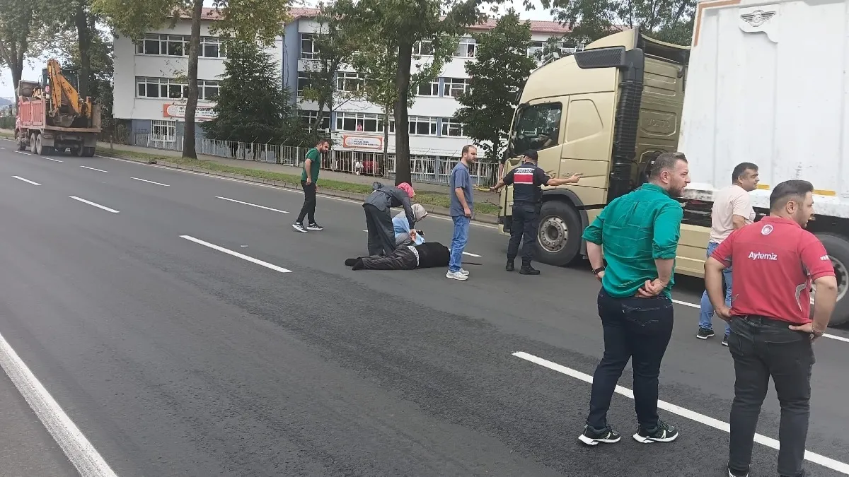 Yaya geçidi olmayan yolda karşıya geçmek istedi, otomobil çarptı