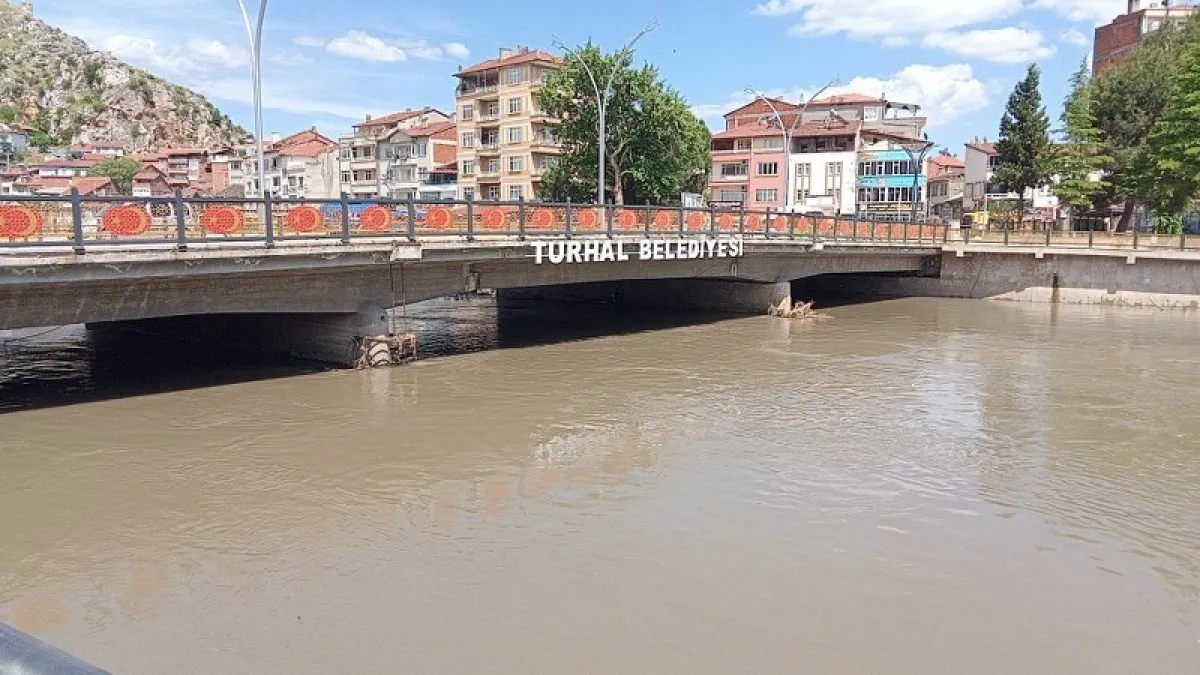 Yeşilırmak'ta tehlike geçti: Turhal'da kurulan setler sökülüyor