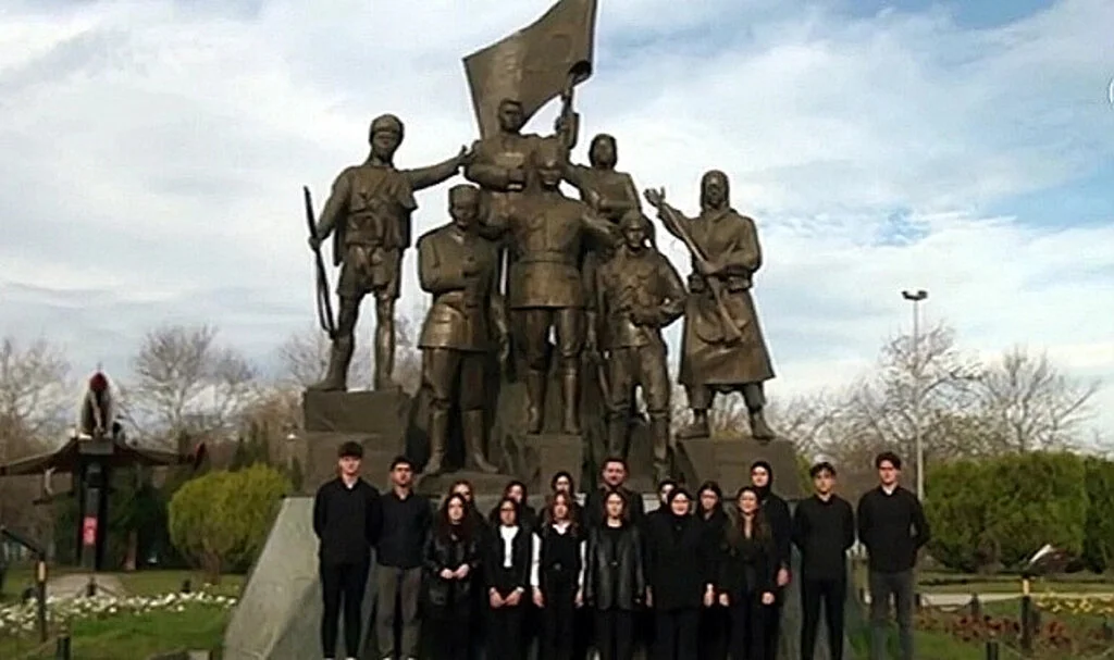 Liseliler 'Çanakkale Destanı' Klibi Hazırladı