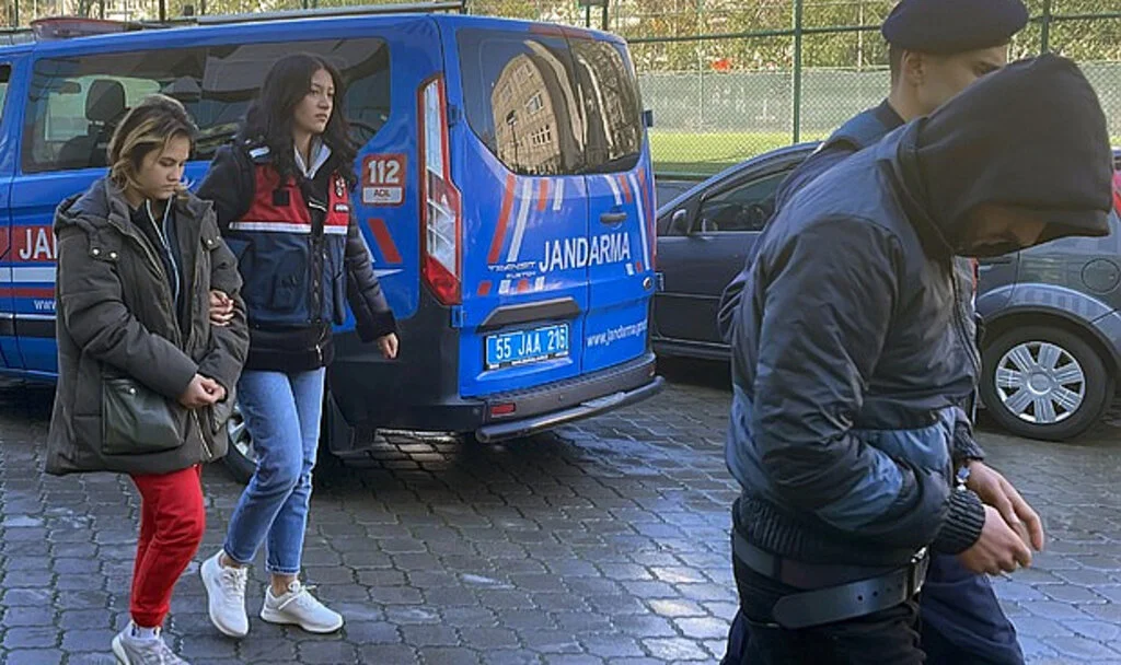 Samsun'da Uyuşturucu operasyonunda yakalanan 5 zanlı adliyede