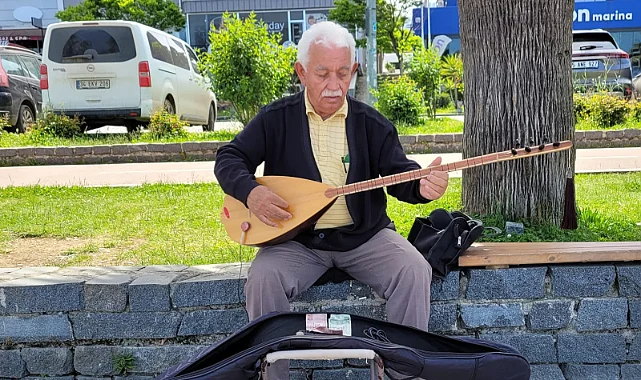 Samsun'da Çobanlıkla Başladı, Şimdi Sahilde Mini Konserler Veriyor