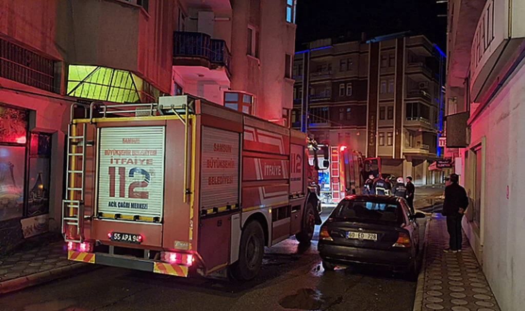 Samsun'da Apartman Dairesi, Yangın Sonucu Kullanılamaz Hale Geldi