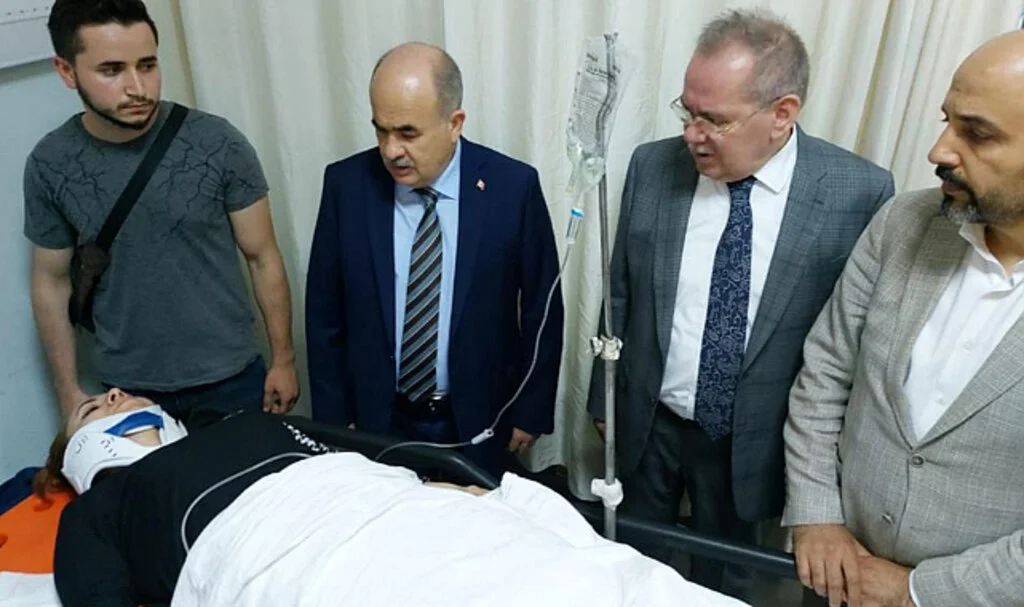 Vali Dağlı ve Başkan Demir Tramvay Kazasında Hastanelerdeki Yaralılara Ziyaret 