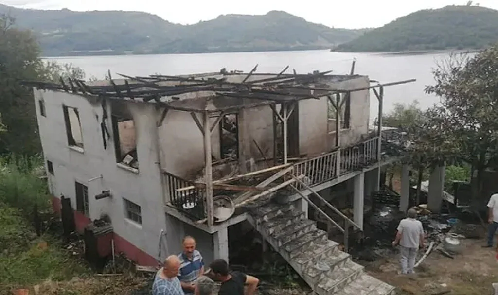 Samsun'da Akılalmaz Olay! Elindeki Benzin Bidonuyla Mutfağa Girince…
