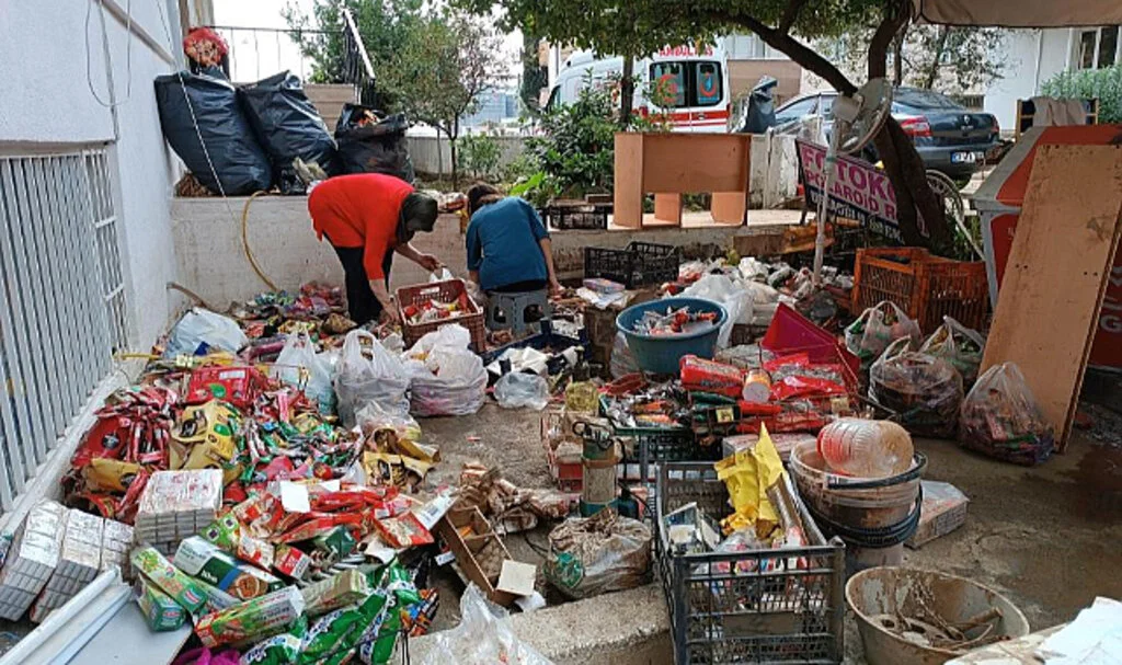 Samsun'da Sel Ekmek Teknelerini Yutunca Düğünü Ertelemek Zorunda Kaldılar