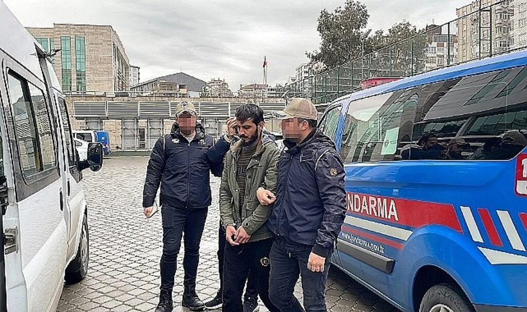 Samsun'da Terör Örgütü DEAŞ'a Yönelik Operasyonda Yakalanan 6 Zanlı Adliyede