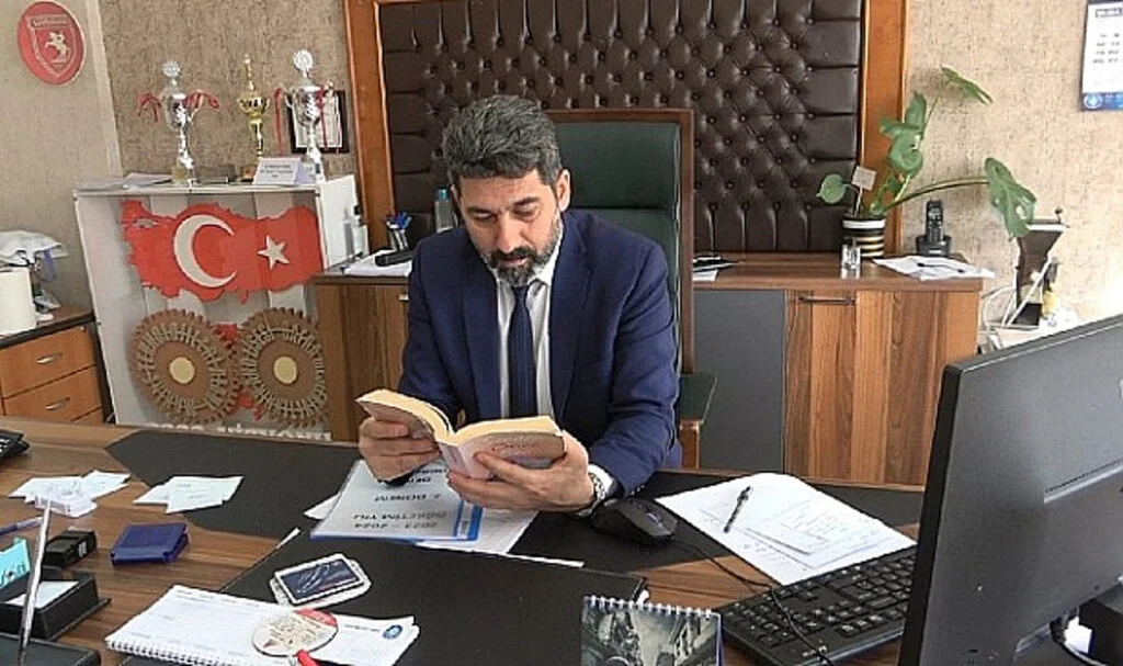 Eğitimde Sınır Tanımayan Müdür: 17 Üniversite Hedefiyle Guinness Yolunda