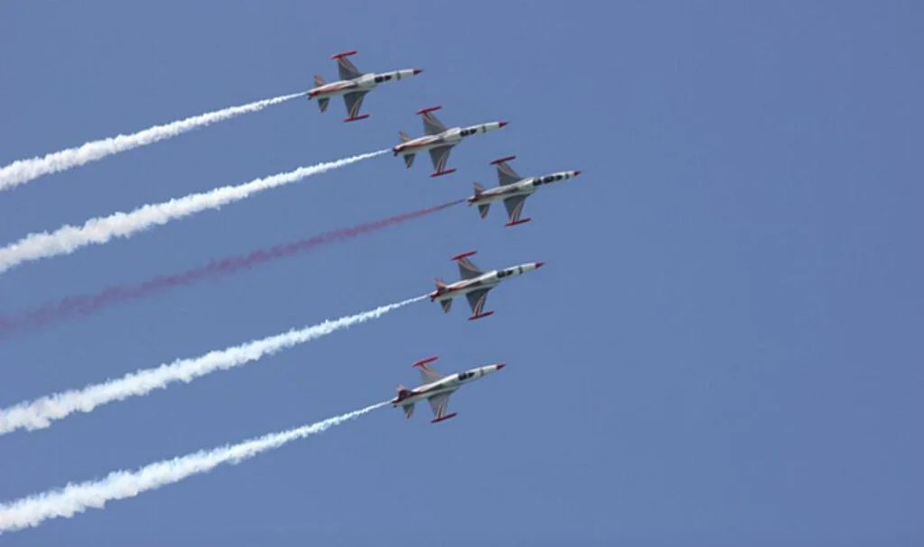 Türk Yıldızları, SOLOTÜRK, HÜRJET ve helikopter gösterileri nefesleri kesti