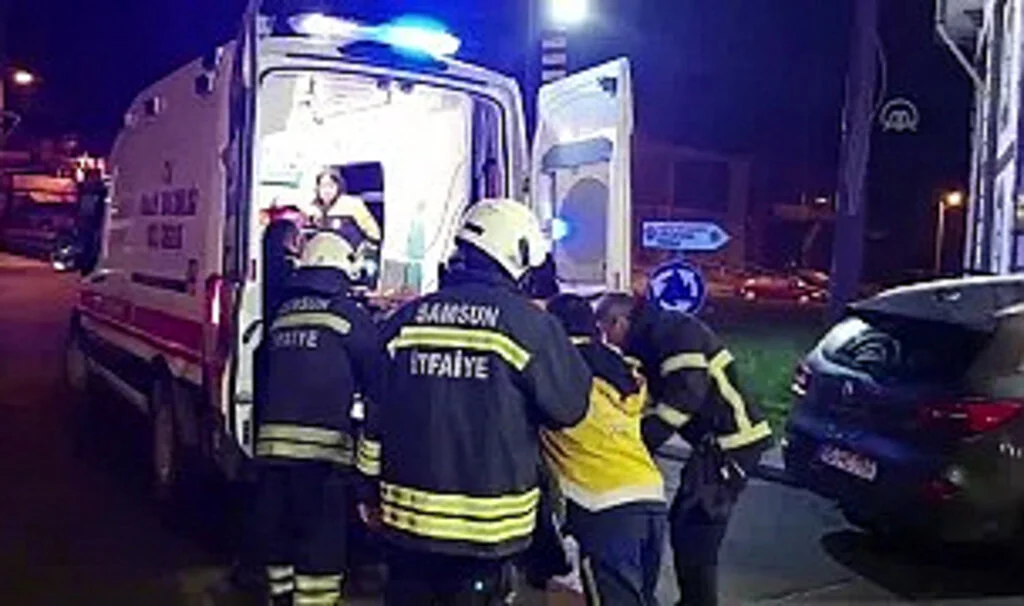 Samsun'da Elektrik Trafosuna Çarpan Otomobilin Sürücüsü Yaralandı