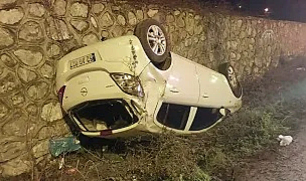 Samsun'da Hendeğe Devrilen Otomobilin Sürücüsü Yaralandı