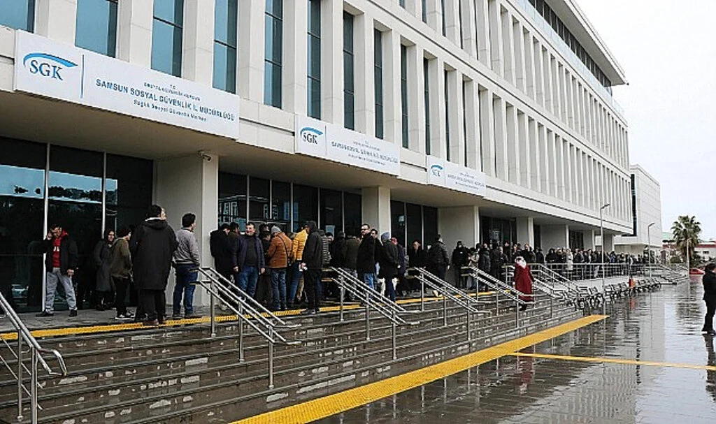 SGK'dan EYT'lilere Uyarı
