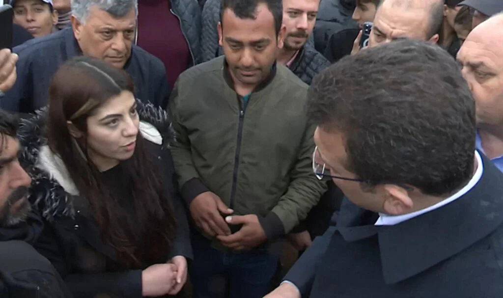 Hatay'da Depremzede Üniversite Öğrencisi Genç Kız, İBB Başkanı Ekrem İmamoğlu'nun Yolunu Kesti