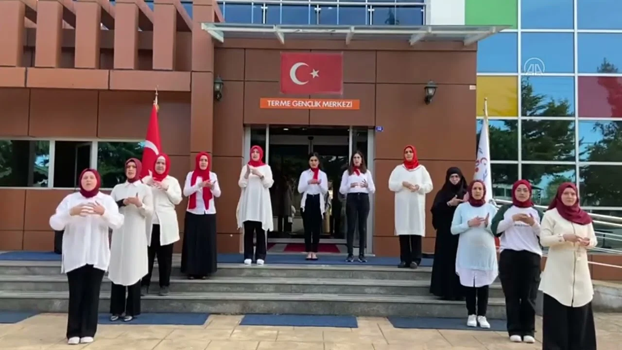 Samsun'da Gençlik Merkezi Kursiyerleri "19 Mayıs Marşı"nı İşaret Diliyle Okudu